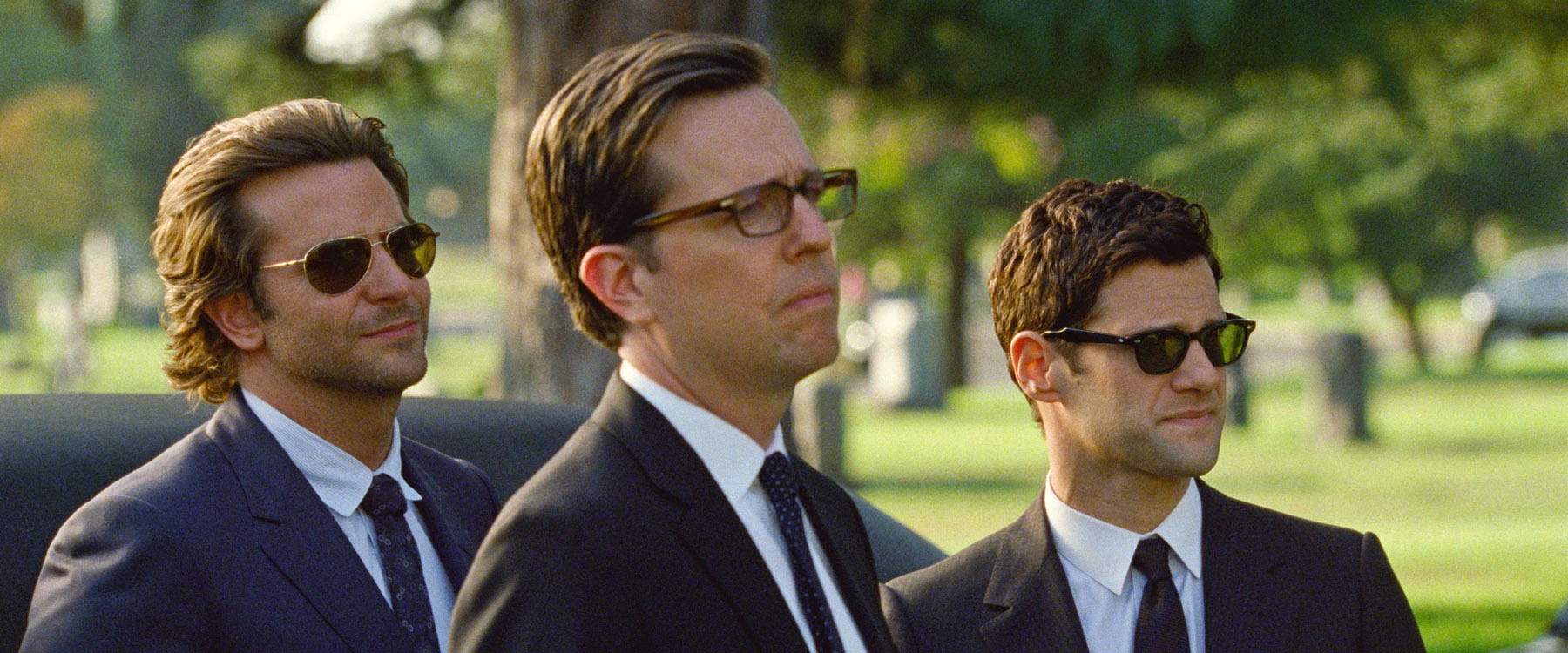 Still of Justin Bartha, Bradley Cooper and Ed Helms in Pagirios 3: velniai zino kur (2013)