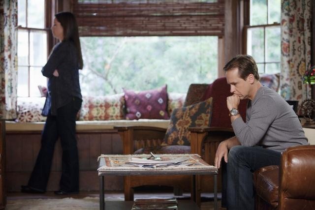 Still of Holly Marie Combs and Chad Lowe in Jaunosios melages (2010)