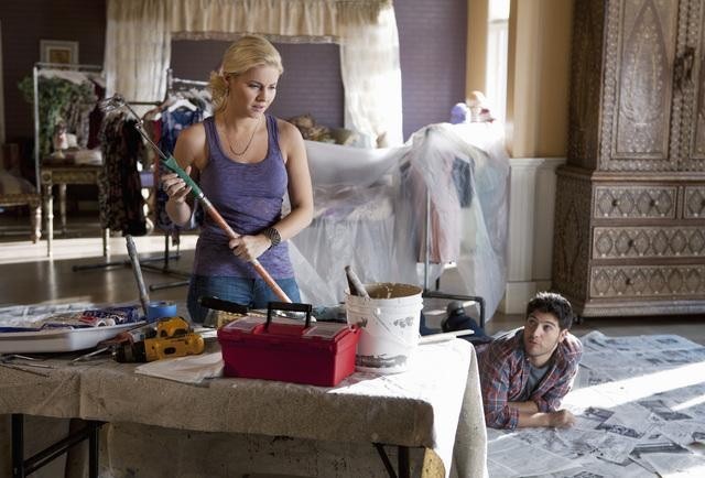 Still of Elisha Cuthbert and Adam Pally in Happy Endings (2011)