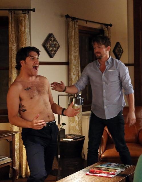 Zachary Knighton and Adam Pally in Happy Endings (2011)