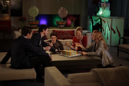Still of Kelly Rutherford, Blake Lively, Matthew Settle, Connor Paolo and Ed Westwick in Liezuvautoja (2007)