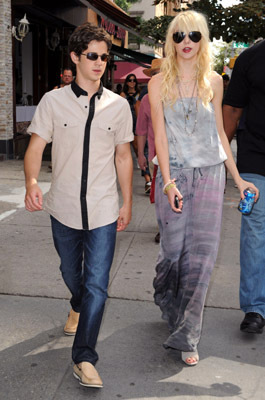 Taylor Momsen and Connor Paolo at event of Liezuvautoja (2007)