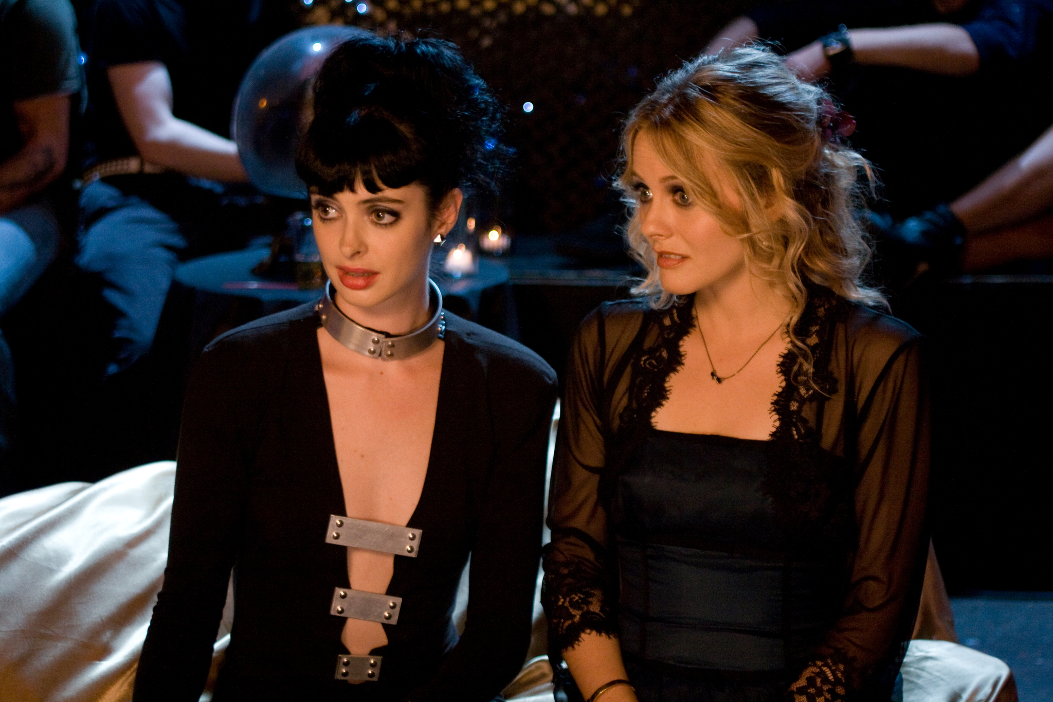 Still of Alicia Silverstone and Krysten Ritter in Vamps (2012)