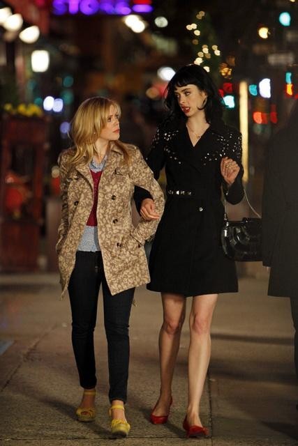 Still of Krysten Ritter and Dreama Walker in Don't Trust the B---- in Apartment 23 (2012)