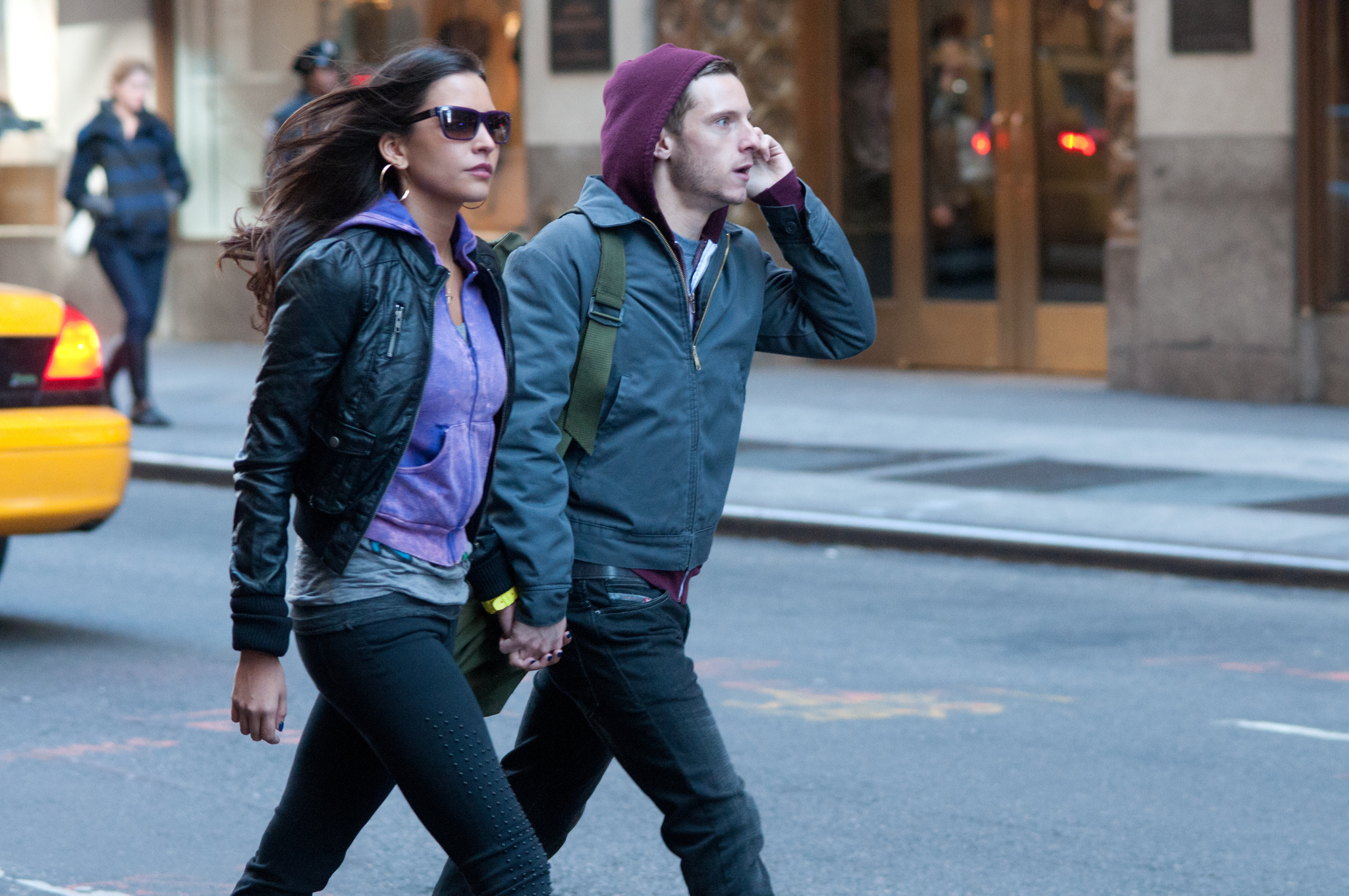 Still of Jamie Bell and Genesis Rodriguez in Ant ribos (2012)