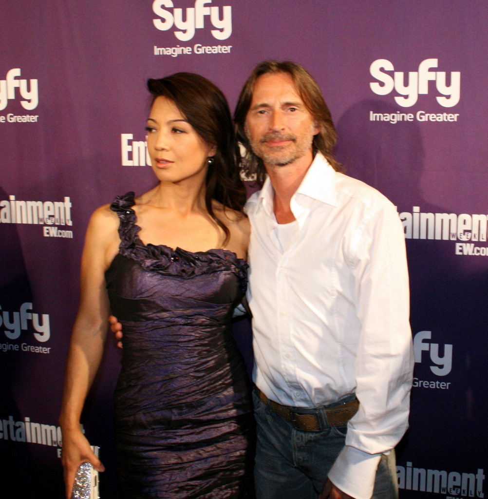 Robert Carlyle and Ming-Na Wen