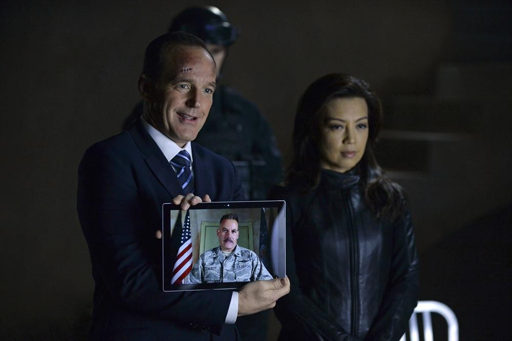 Still of Ming-Na Wen and Clark Gregg in Agents of S.H.I.E.L.D. (2013)
