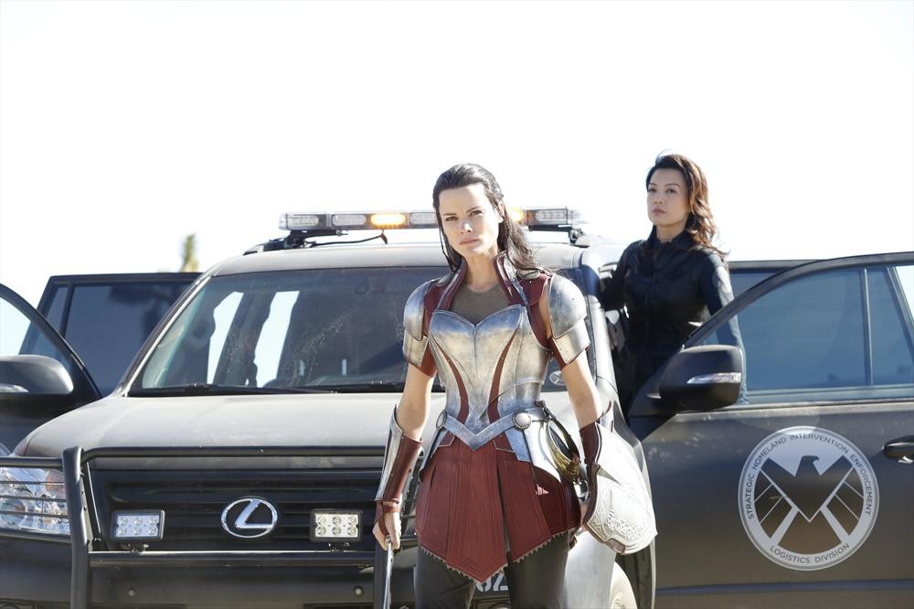 Still of Ming-Na Wen and Jaimie Alexander in Agents of S.H.I.E.L.D. (2013)