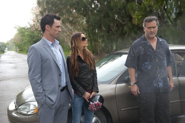 Still of Gabrielle Anwar, Bruce Campbell and Jeffrey Donovan in Vilko bilietas: Friends and Enemies (2010)