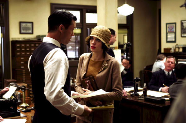 Still of Angelina Jolie and Jeffrey Donovan in Laumes vaikas (2008)