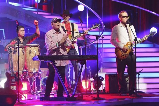 Still of John Stamos, Randell Kirsch, Mike Love, The Beach Boys, Christian Love and Tim Bonhomme in Dancing with the Stars (2005)
