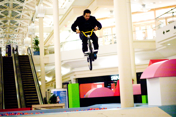 Still of Mike Escamilla in Paul Blart: Mall Cop (2009)