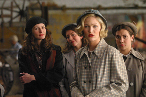 (L-R) Julia Roberts, Daisy Baldwin, Julia Stiles, Annika Marks.