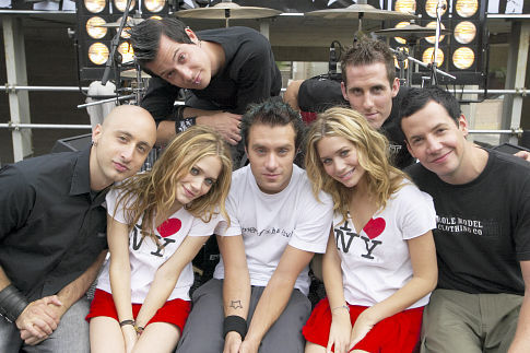 The band SIMPLE PLAN with MARY-KATE OLSEN and ASHLEY OLSEN. Bottom row - (l-r): JEFF STINCO, MARY-KATE, SEBASTIAN LEFEBVRE, ASHLEY and PIERRE BOUVIER. Top row - (l-r): DAVID DESROSIERS and CHUCK COMEAU.