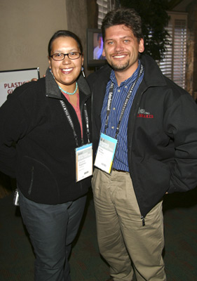 Darlene Naponse and Puka Moeau at event of Cradlesong (2003)