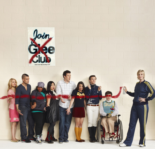 Still of Jane Lynch, Lea Michele, Matthew Morrison, Cory Monteith, Dianna Agron, Kevin McHale, Chris Colfer, Jenna Ushkowitz and Amber Riley in Glee (2009)