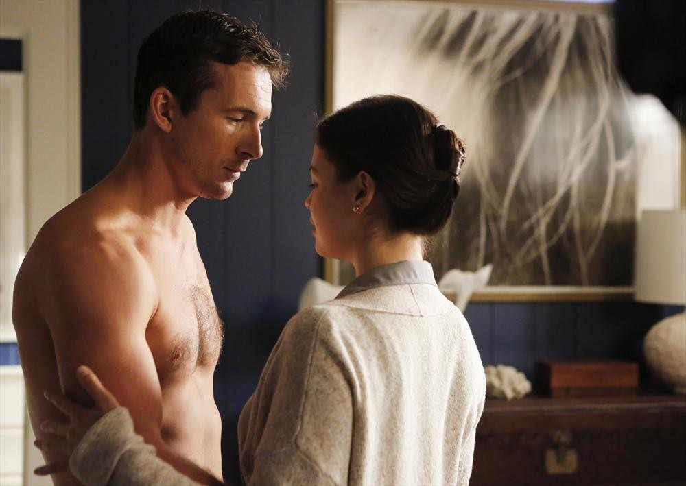 Still of Barry Sloane and Conor Leslie in Kerstas (2011)