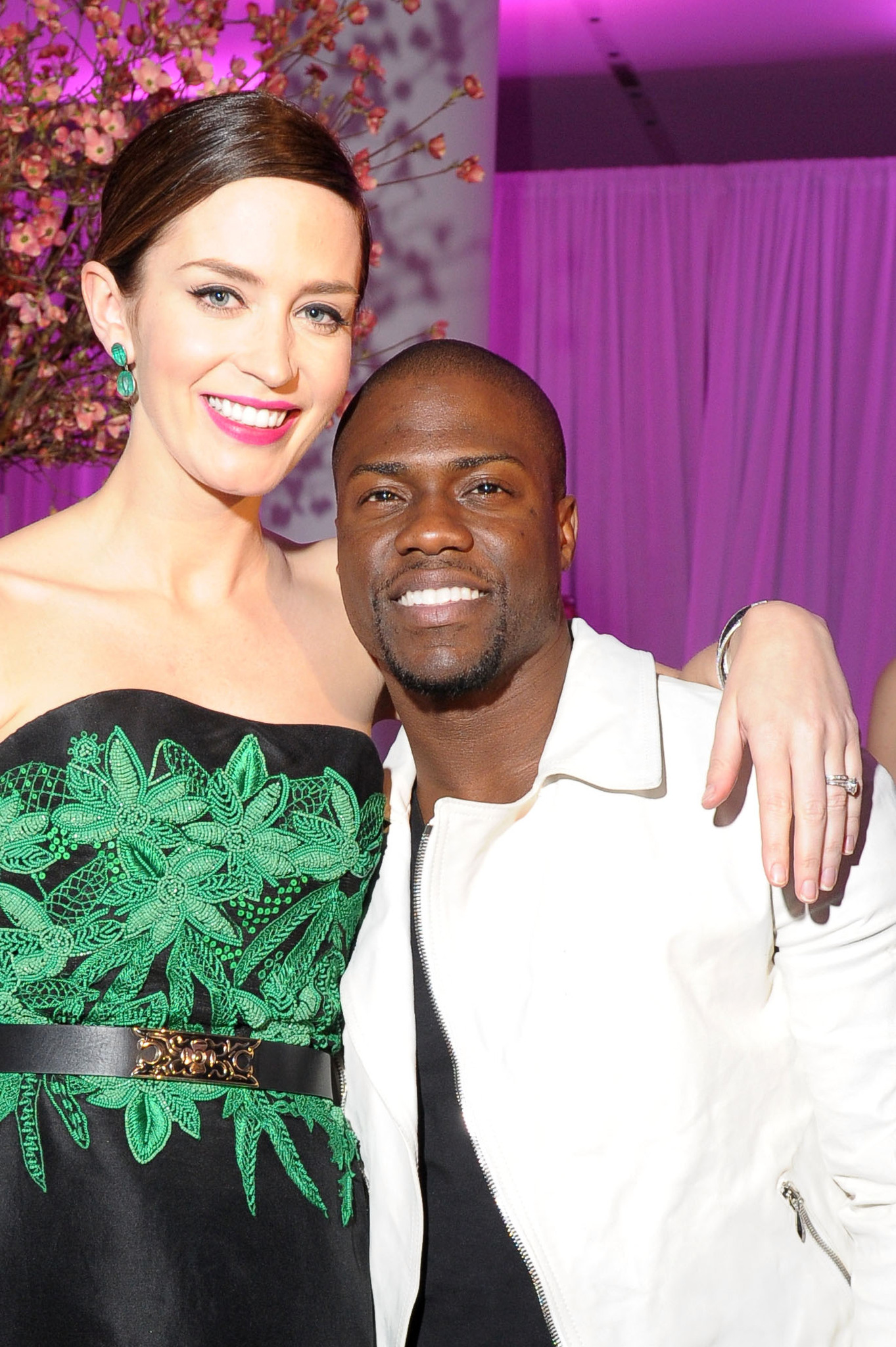 Kevin Hart and Emily Blunt at event of Susizadeje penkerius metus (2012)