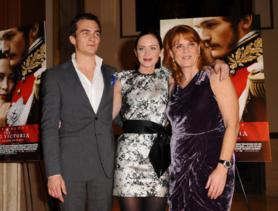 Sarah Ferguson, Emily Blunt and Rupert Friend at event of Viktorija: jaunoji karaliene (2009)