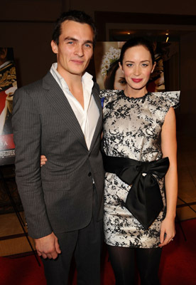 Emily Blunt and Rupert Friend at event of Viktorija: jaunoji karaliene (2009)