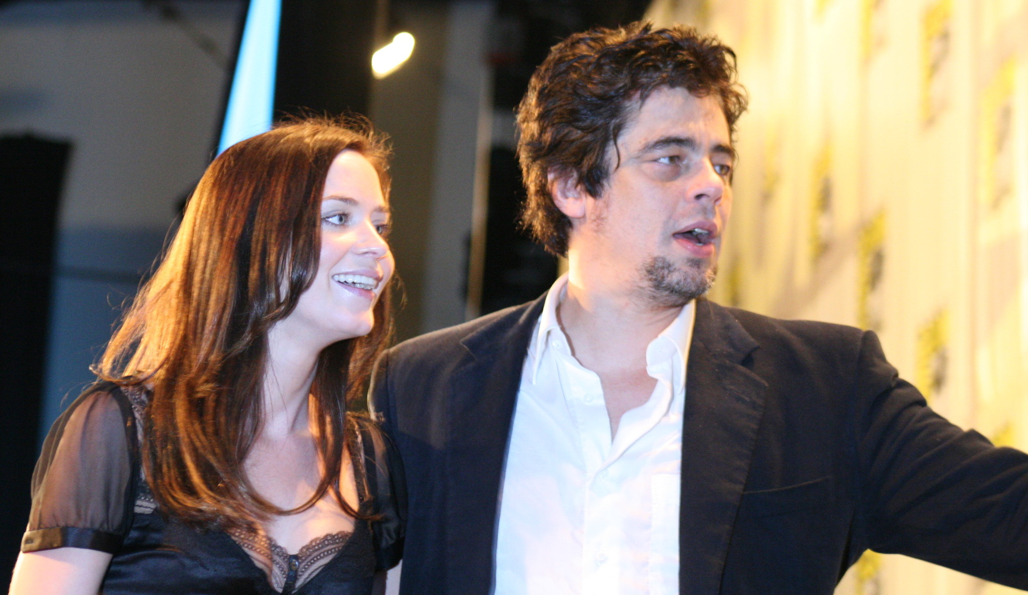 Benicio Del Toro and Emily Blunt at event of Vilkolakis (2010)