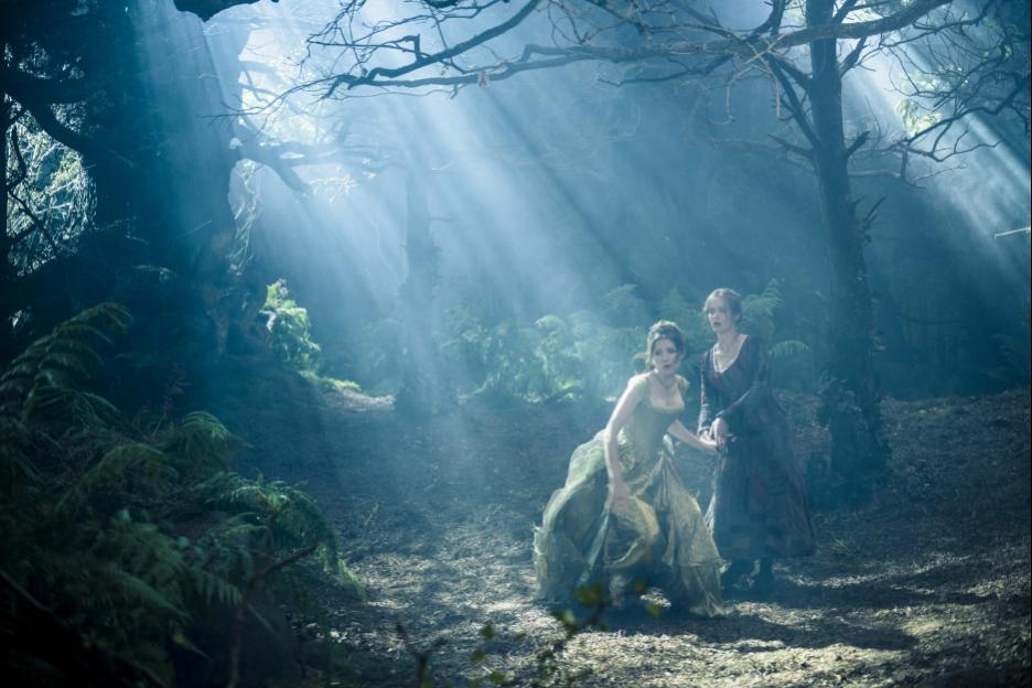 Still of Anna Kendrick and Emily Blunt in Into the Woods (2014)