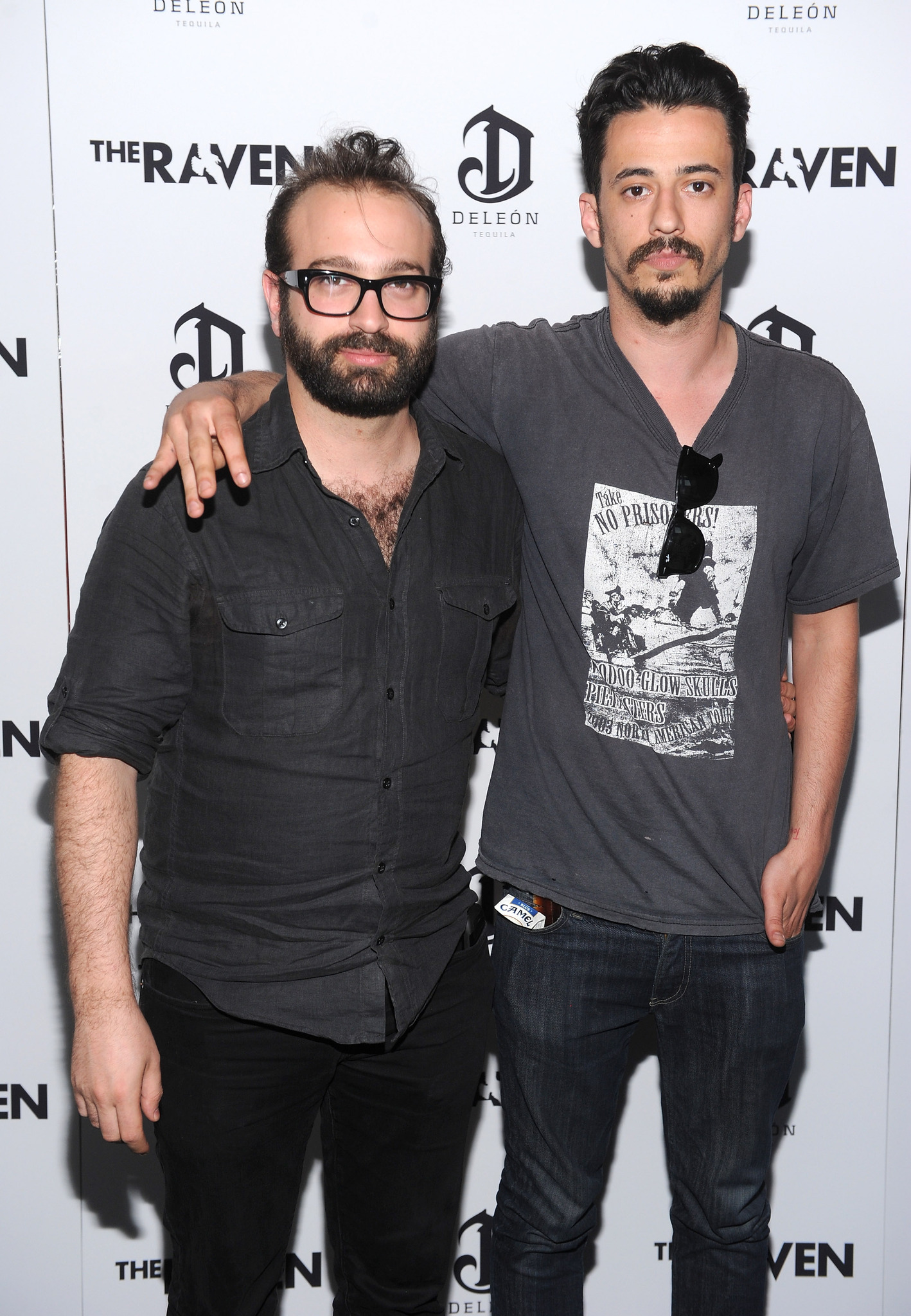 Antonio Campos and Josh Mond at event of Varnas (2012)