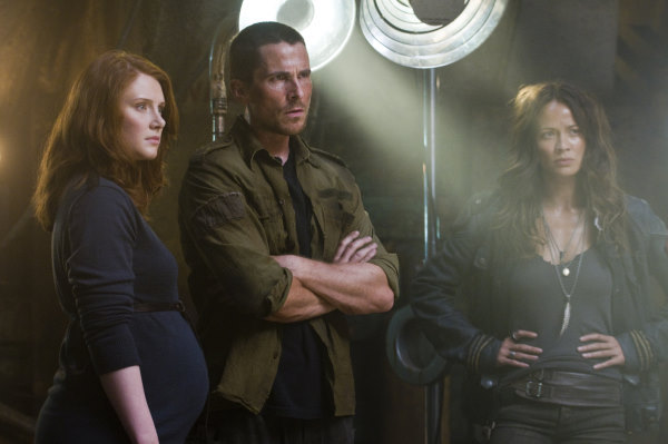 Still of Christian Bale, Bryce Dallas Howard and Moon Bloodgood in Terminator Salvation (2009)