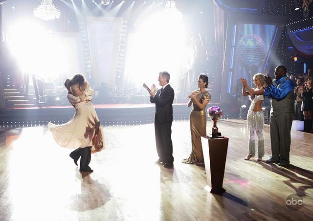 Still of Brooke Burke-Charvet and Warren Sapp in Dancing with the Stars (2005)