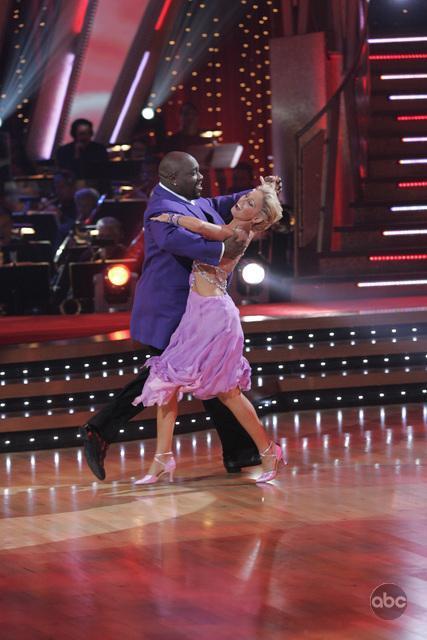 Still of Warren Sapp and Kym Johnson in Dancing with the Stars (2005)