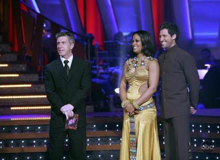 Still of Tom Bergeron and Laila Ali in Dancing with the Stars (2005)
