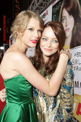 Emma Stone and Taylor Swift at event of Easy A (2010)