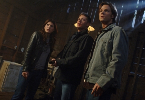 Still of Jensen Ackles, Jared Padalecki and Genevieve Padalecki in Supernatural (2005)