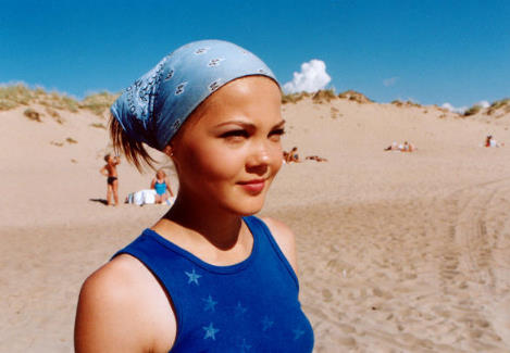 Still picture of Kaisa from the film Niin lähellä, niin kaukana (2003)