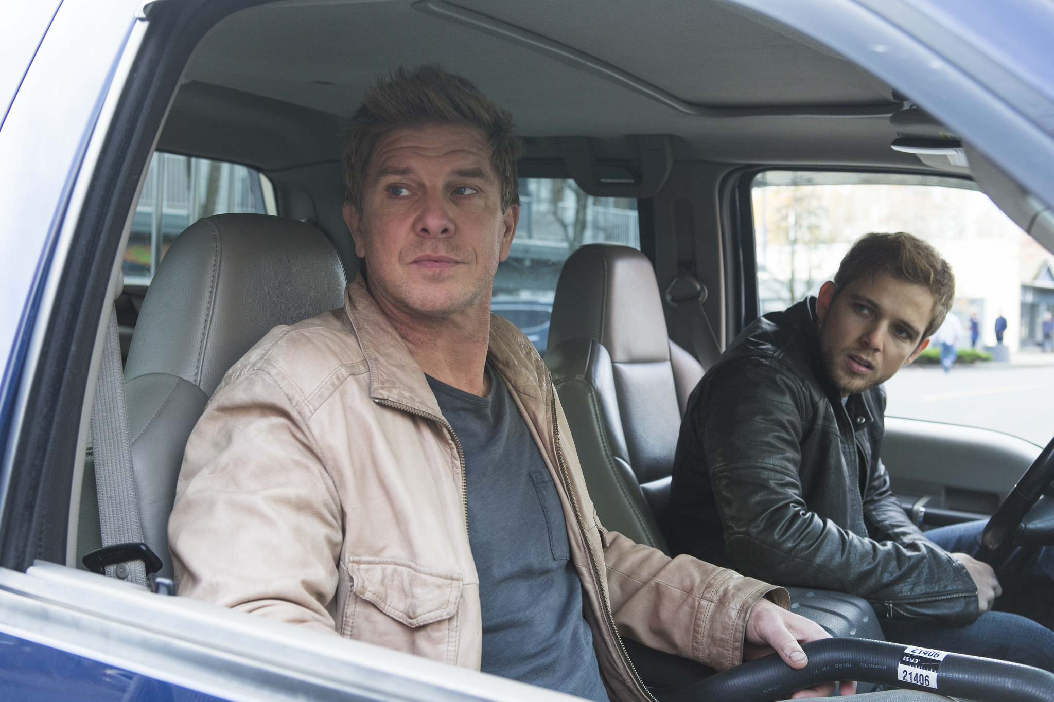 Still of Kenny Johnson and Max Thieriot in Bates Motel (2013)