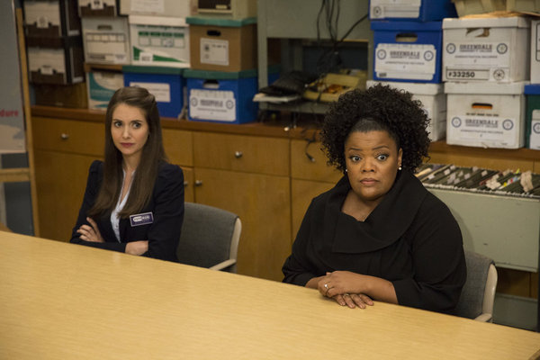 Still of Yvette Nicole Brown and Alison Brie in Community (2009)