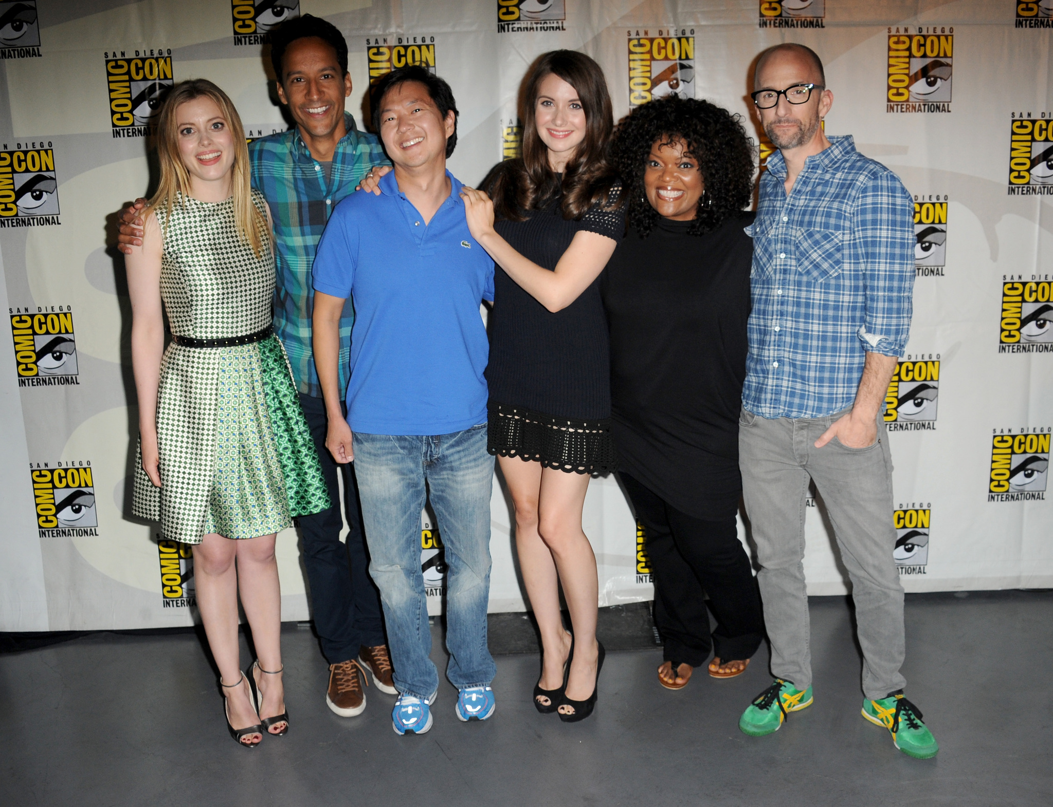 Ken Jeong, Yvette Nicole Brown, Alison Brie, Gillian Jacobs and Danny Pudi at event of Community (2009)