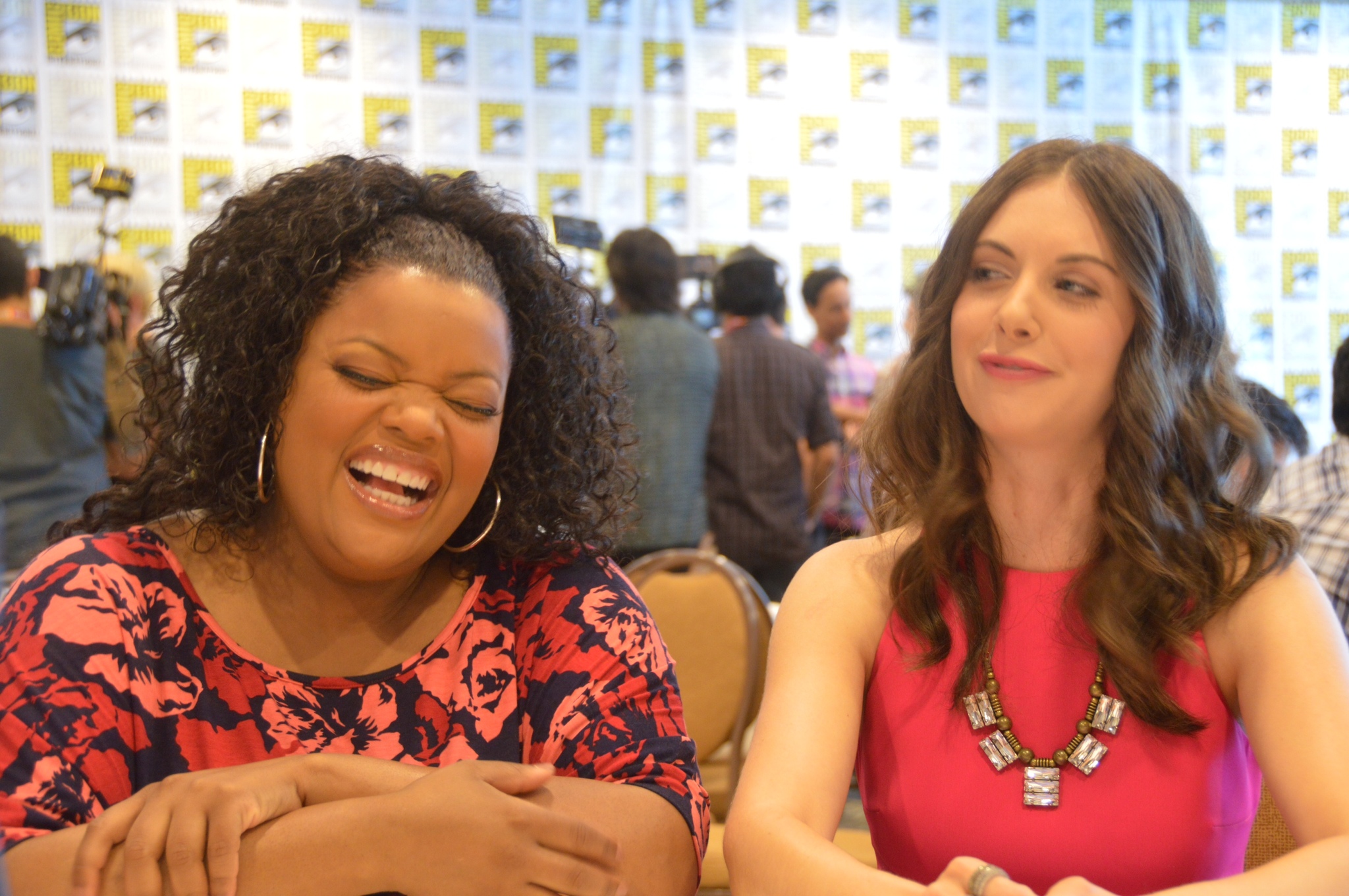 Yvette Nicole Brown and Alison Brie at event of Community (2009)