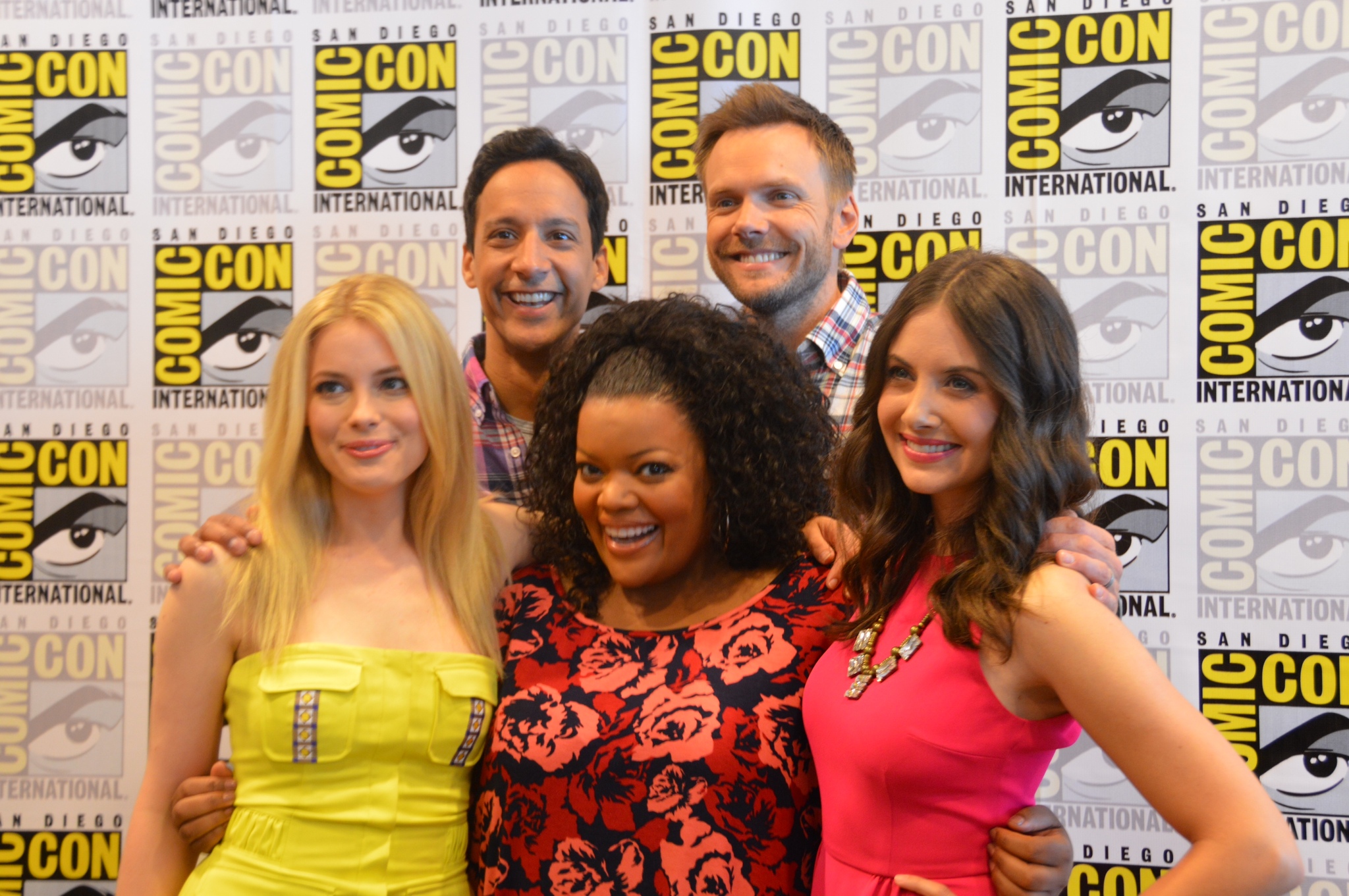 Joel McHale, Yvette Nicole Brown, Alison Brie, Gillian Jacobs and Danny Pudi at event of Community (2009)