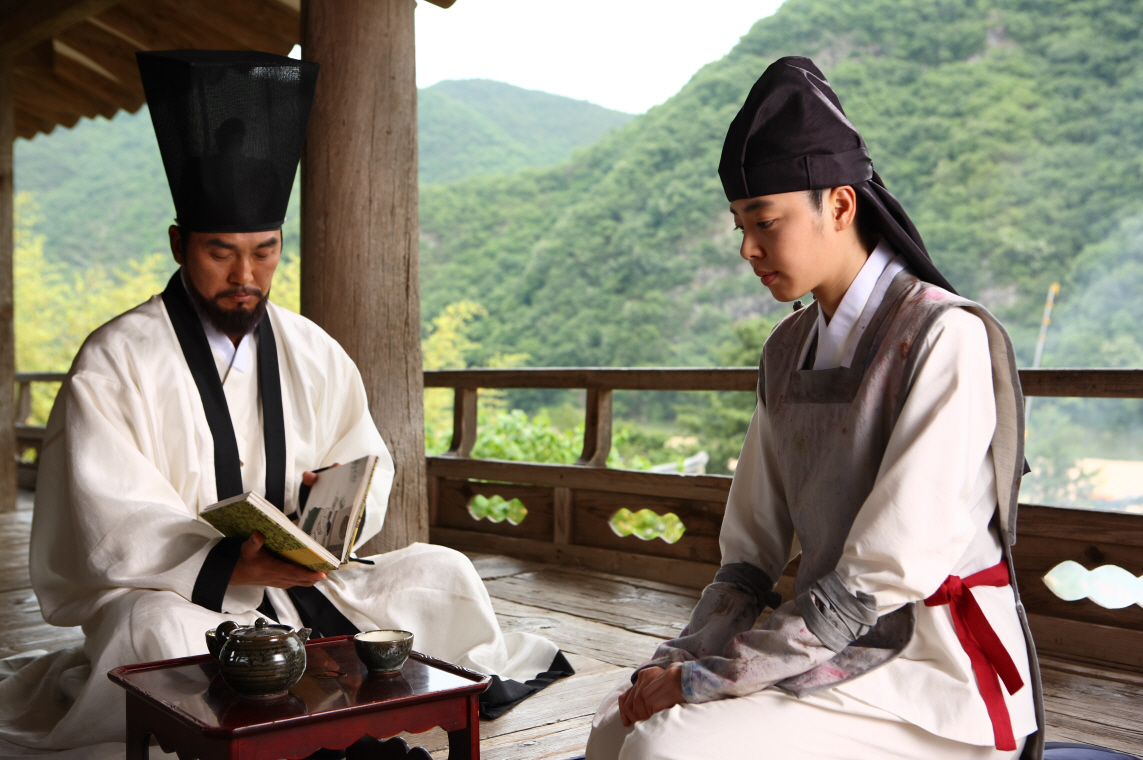 Still of Gyu-ri Kim and Yeong-ho Kim in Mi-in-do (2008)