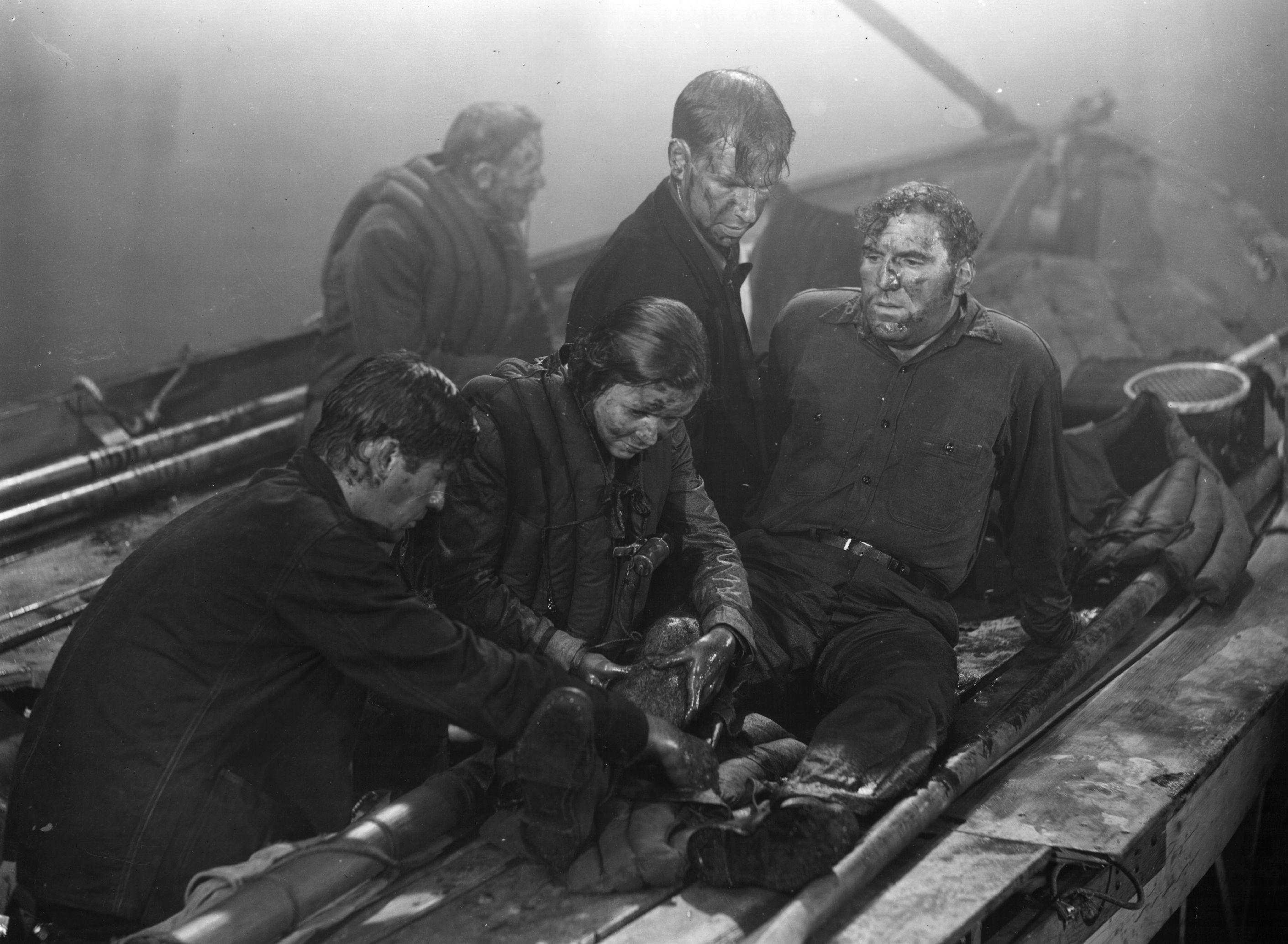 Still of William Bendix, Hume Cronyn, Mary Anderson, John Hodiak and Henry Hull in Lifeboat (1944)