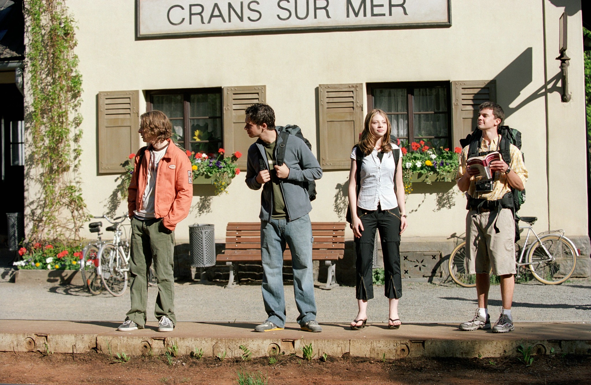 Still of Michelle Trachtenberg, Jacob Pitts, Travis Wester and Scott Mechlowicz in Kelyje po Europa (2004)