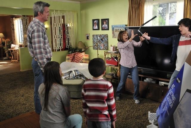 Still of Patricia Heaton, Neil Flynn, Eden Sher and Atticus Shaffer in The Middle (2009)