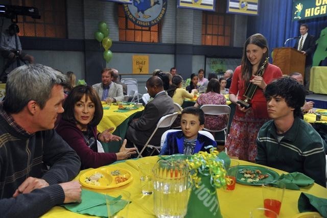 Still of Patricia Heaton, Neil Flynn, Eden Sher, Charlie McDermott and Atticus Shaffer in The Middle (2009)