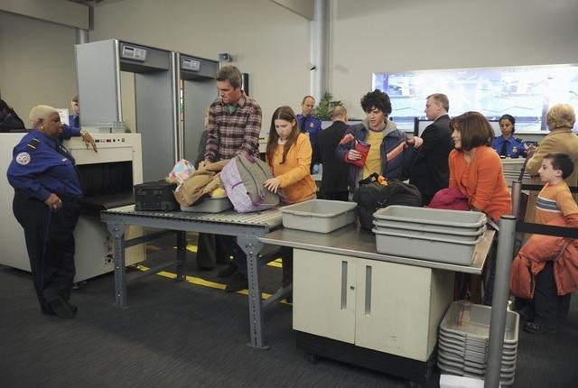 Still of Patricia Heaton, Neil Flynn, Eden Sher and Atticus Shaffer in The Middle (2009)