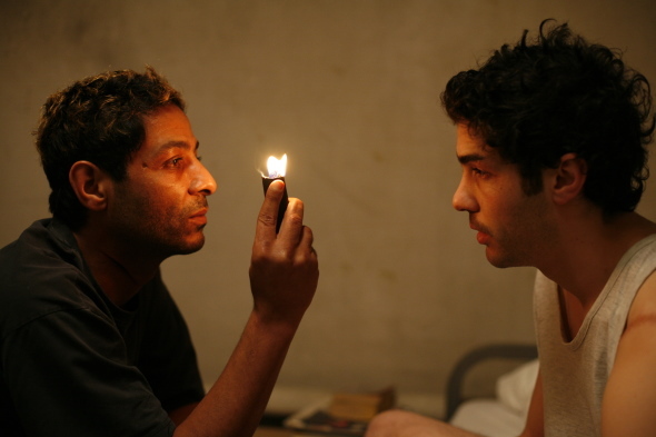 Still of Hichem Yacoubi and Tahar Rahim in Pranasas (2009)