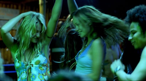 Still of Melissa George and Olivia Wilde in Turistas (2006)