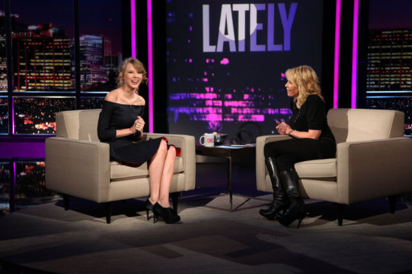 Still of Chelsea Handler and Taylor Swift in Chelsea Lately (2007)