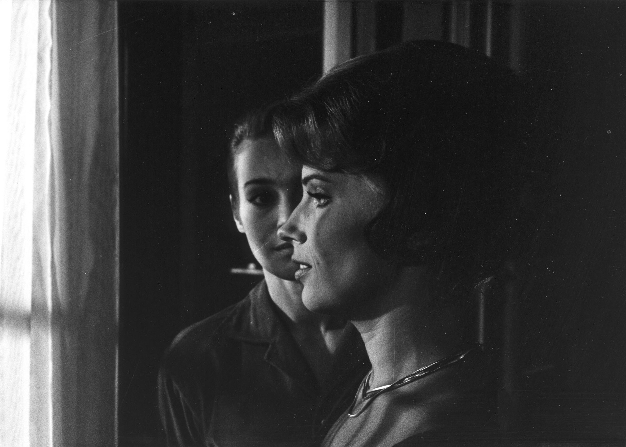 Still of Gunnel Lindblom and Ingrid Thulin in Tystnaden (1963)