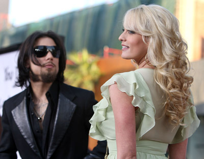 Dave Navarro and Stormy Daniels at event of Forgetting Sarah Marshall (2008)
